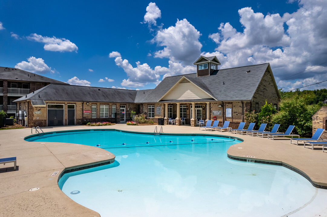 Innisbrook Village in Greensboro, NC - Foto de edificio