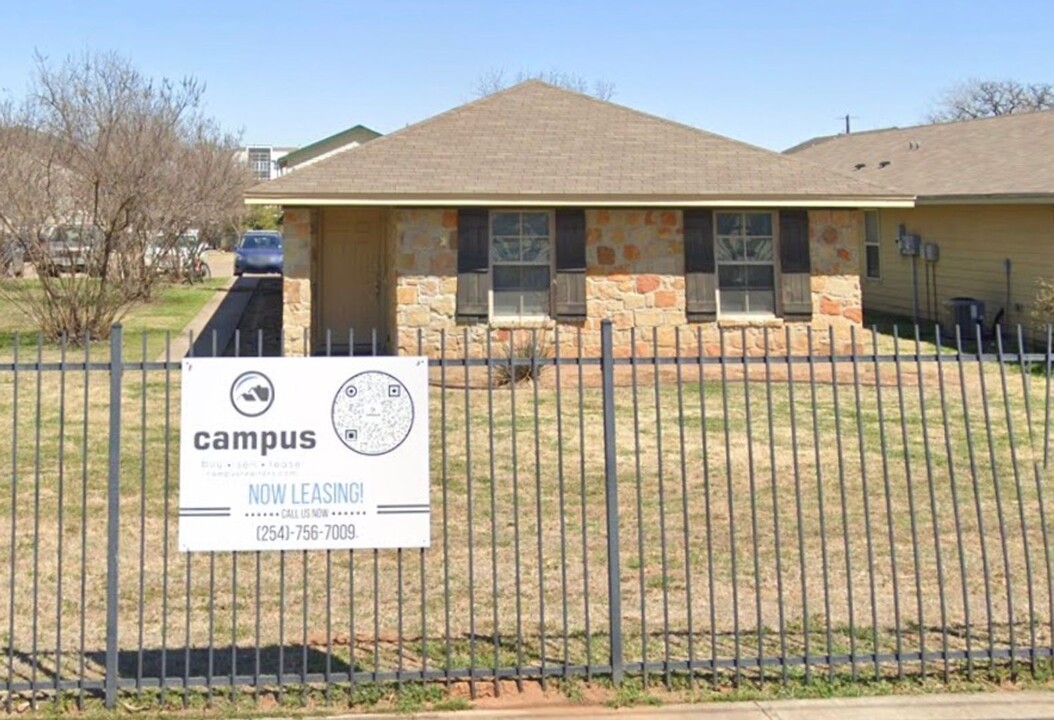 2302 S 3rd St in Waco, TX - Foto de edificio
