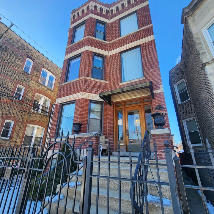 2414 N Mozart St in Chicago, IL - Building Photo