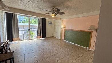 2406 Kuhio Ave. in Honolulu, HI - Building Photo - Building Photo