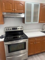 2324 NW 52nd Ave in Lauderhill, FL - Building Photo