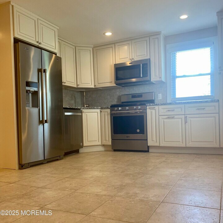 106 Wallace St in Red Bank, NJ - Building Photo