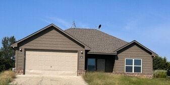 384 Western Hills Dr in Durant, OK - Building Photo