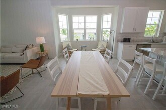 163 Indies Dr E in Naples, FL - Foto de edificio - Building Photo