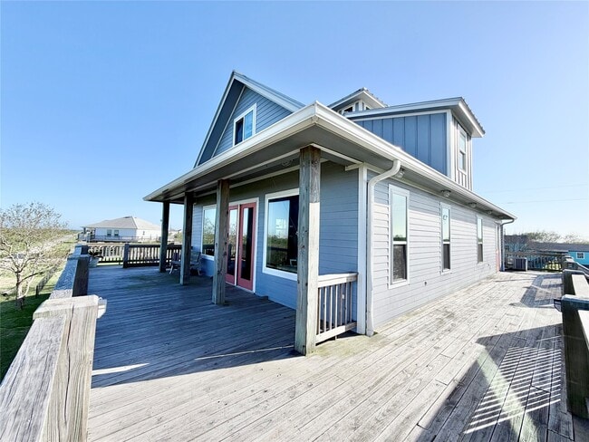 1051 Honeysuckle in Port Bolivar, TX - Building Photo - Building Photo