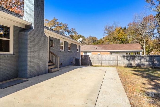 5116 Carriage Dr Cir in Charlotte, NC - Building Photo - Building Photo