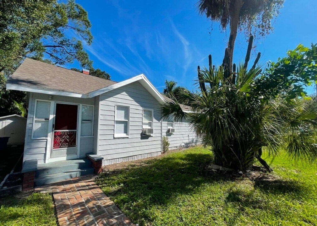 1608 Ballard Park Dr in Bradenton, FL - Building Photo