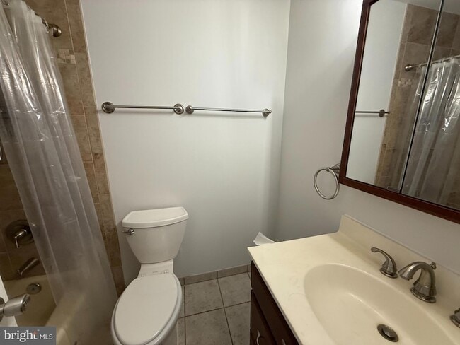 11975 Shorewood Ct, Unit 11 in Woodbridge, VA - Foto de edificio - Building Photo