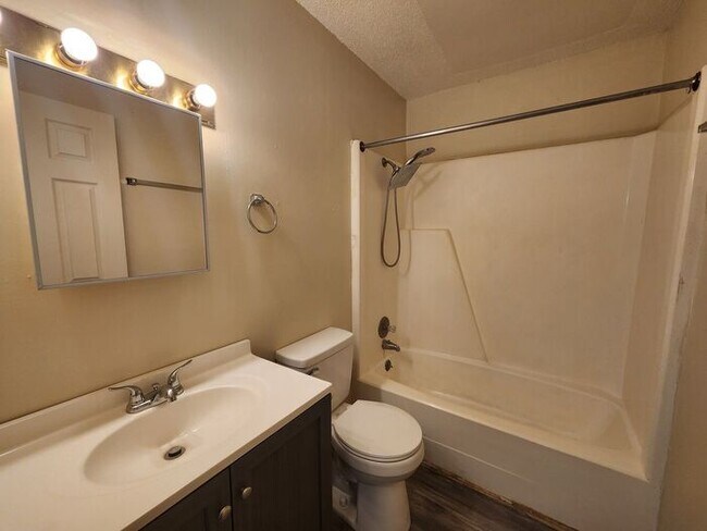 210 W Montgomery St in Brazil, IN - Building Photo - Building Photo