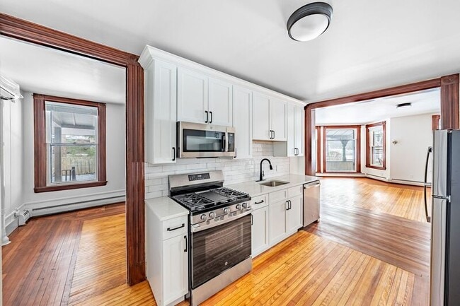 245 Clinton St in Saratoga Springs, NY - Building Photo - Building Photo