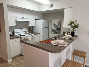 Bristol Lakes Apartments in Mount Dora, FL - Building Photo - Building Photo