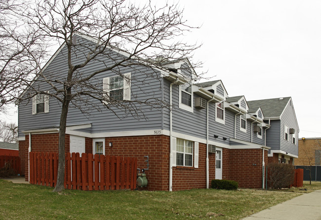 Chevybrook Estates in Cleveland, OH - Building Photo - Building Photo