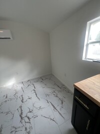 561 NE 61st St, Unit studio photo'