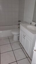 16215 NE 18th Ct-Unit -104 in North Miami Beach, FL - Building Photo - Building Photo