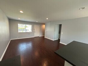 8422 Glider Ave in Los Angeles, CA - Building Photo - Building Photo