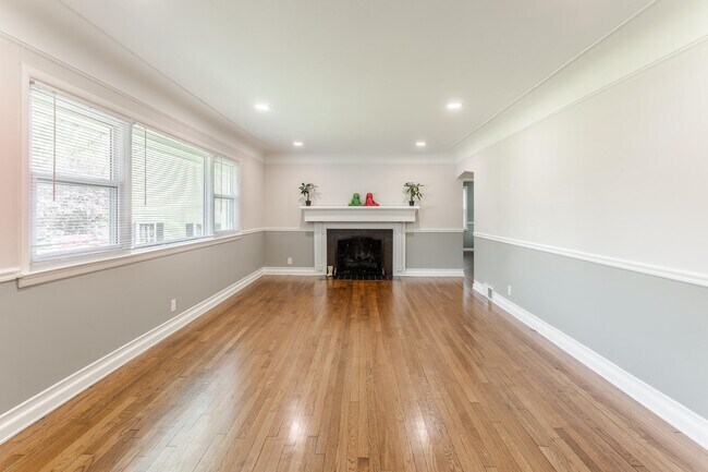 2300 Devonshire Rd in Bloomfield Hills, MI - Building Photo - Building Photo
