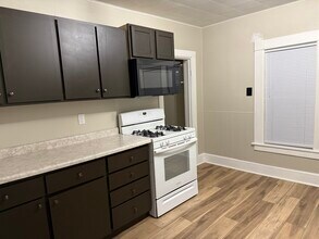 377 Ellis St, Unit Upper Unit in Fond du Lac, WI - Building Photo - Building Photo