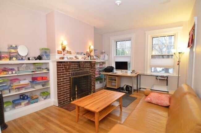 43 Linnaean St, Unit #1 in Cambridge, MA - Building Photo - Building Photo