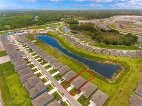 12142 Amber Waves Rd in Lehigh Acres, FL - Foto de edificio - Building Photo