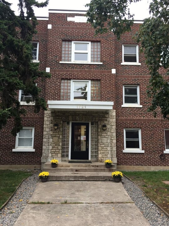 Moodie Apartments in Thunder Bay, ON - Foto de edificio