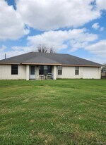 12 E Mile 14 1/2 N in Weslaco, TX - Building Photo