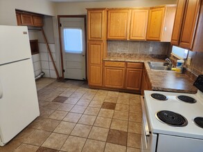 432 Hazel Ct in Salina, KS - Foto de edificio - Building Photo