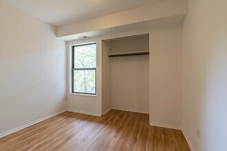 Knob Pines Apartments in Charlotte, MI - Building Photo - Building Photo