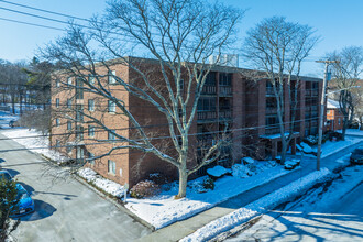 Gardencrest Apartments in Wakefield, MA - Building Photo - Building Photo