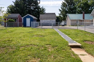 213 Fairview Ave in Waynesboro, PA - Building Photo - Building Photo