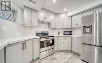 5 Baybrook Rd in Brampton, ON - Building Photo - Building Photo