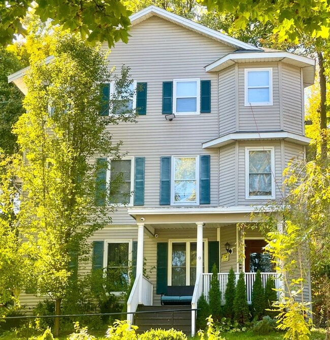 property at 9 Circuit Ave E