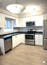 388-388 Old Huron Rd in Kitchener, ON - Building Photo - Building Photo