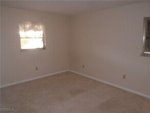 991 April Ln in North Fort Myers, FL - Building Photo - Building Photo