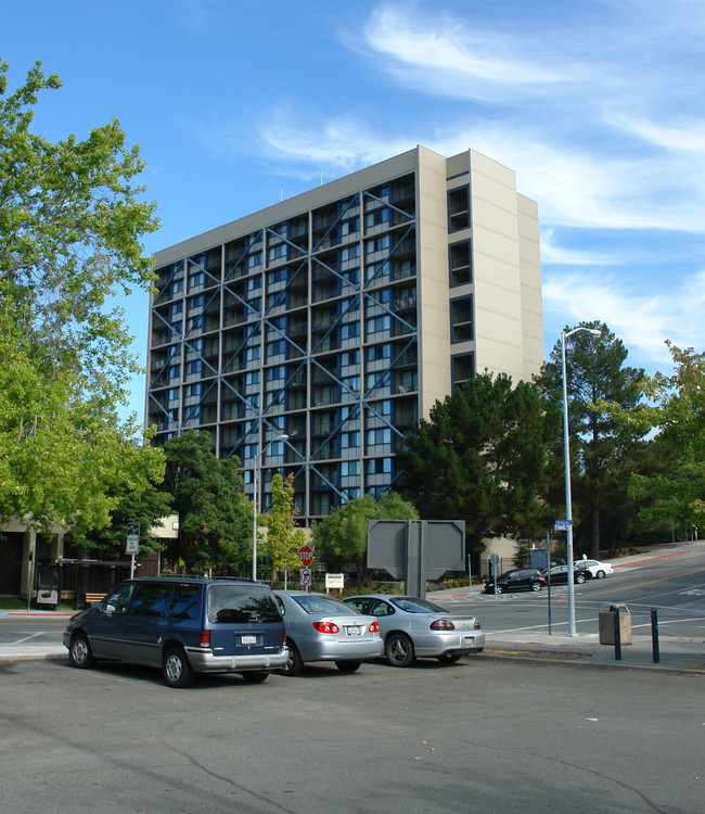 Marina Tower Apartments in Vallejo, CA - Building Photo - Building Photo