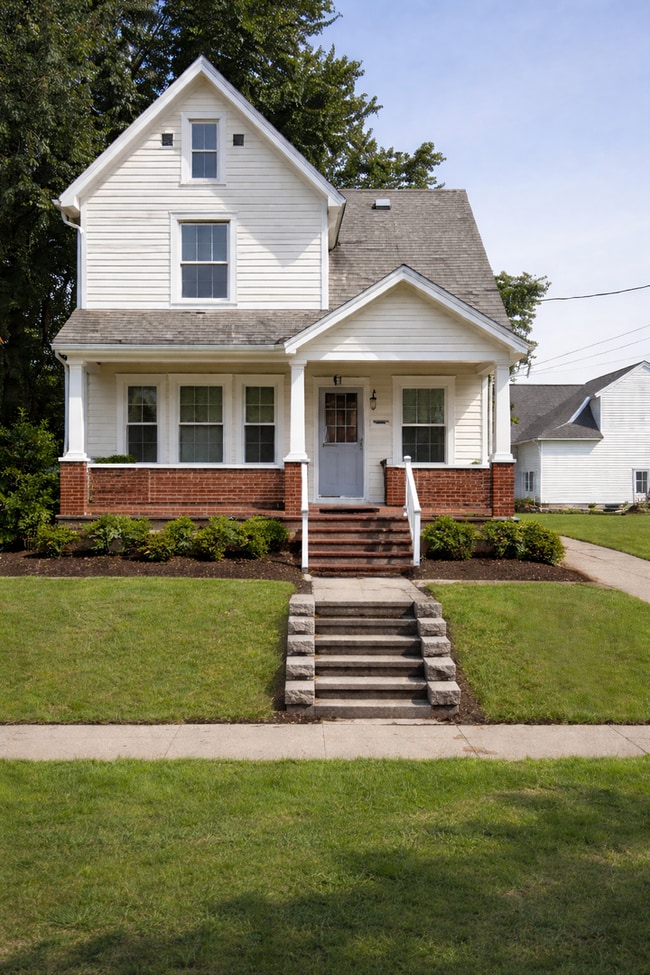 property at 1817 3rd St SE