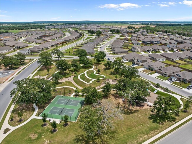 141 Periwinkle Ln in Bastrop, TX - Foto de edificio - Building Photo