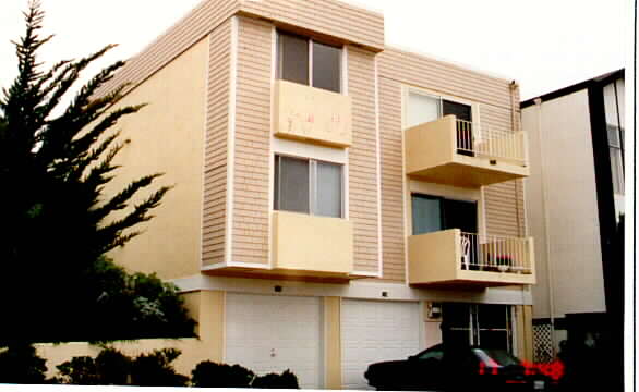 166-168 Oxford Ln in San Bruno, CA - Building Photo