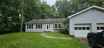 13 Cardinal Dr in Ithaca, NY - Building Photo