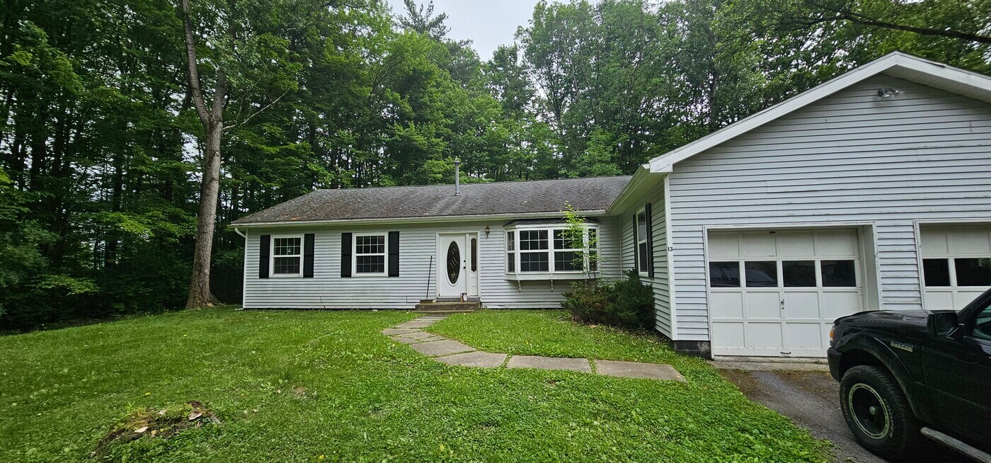 13 Cardinal Dr in Ithaca, NY - Building Photo