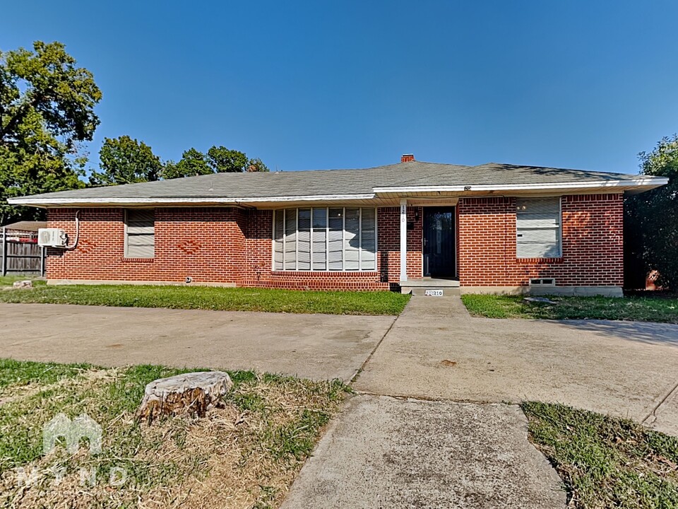 1210 Tanager Ln in Garland, TX - Foto de edificio