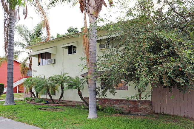 The Palms On Tamarack in Fullerton, CA - Foto de edificio - Building Photo