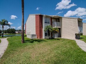 215 Lake Brook Cir in Brandon, FL - Building Photo - Building Photo