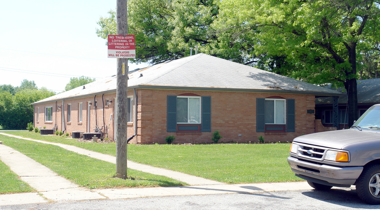 Devon Manor Apartments in Indianapolis, IN - Building Photo