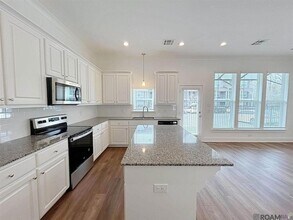 608 Lake Shelf Dr in Baton Rouge, LA - Foto de edificio - Building Photo