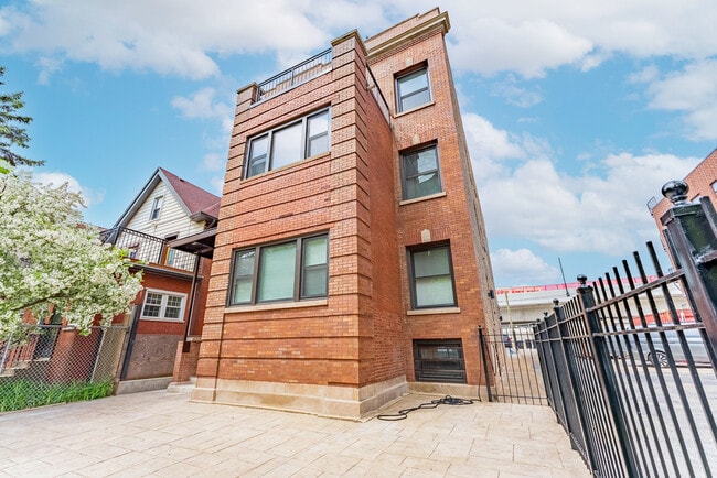 property at 4716 N Winthrop Ave