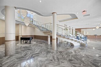 5401 Collins Ave, Unit 1226 in Miami, FL - Building Photo - Building Photo