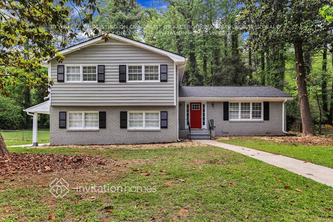 375 Barbashela Dr in Stone Mountain, GA - Foto de edificio - Building Photo