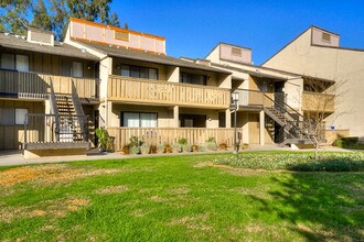 Highlander Park in Riverside, CA - Foto de edificio - Building Photo