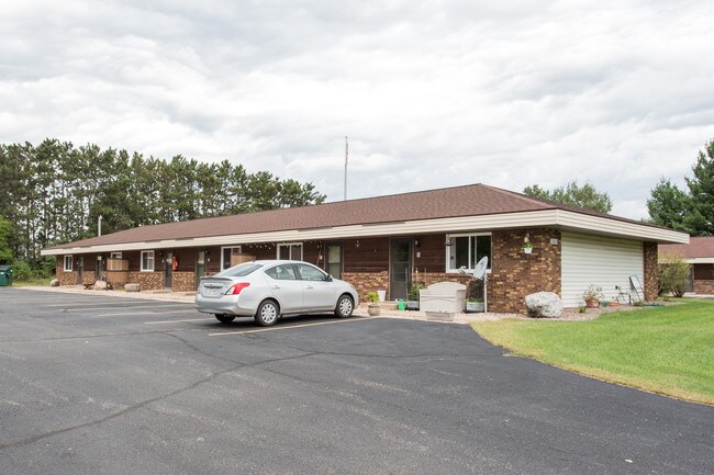 Bush Court in Stevens Point, WI - Foto de edificio - Building Photo