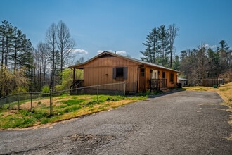 477 Clement Rd in Brevard, NC - Building Photo - Building Photo